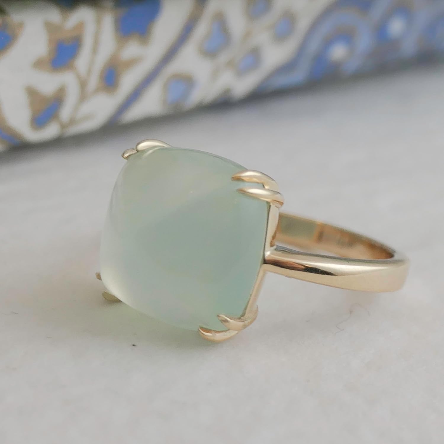 Detalle 2 de Aqua Chalcedon Sugar Loaf Ring aus Sterling Silber vergoldet – handgefertigter Schmuck für Damen (US-Größe 7 / Ø 17,3 mm)