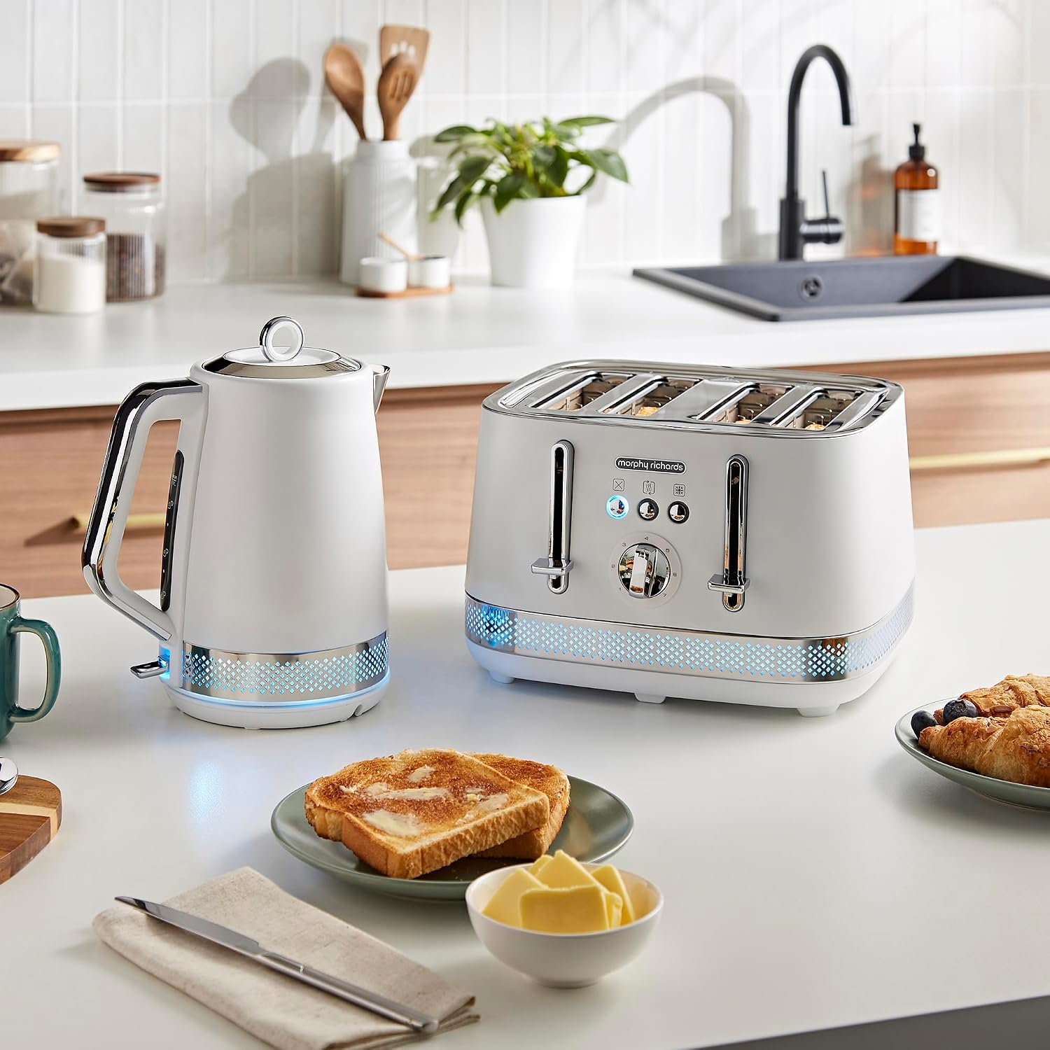 Thumbnail 6 de Morphy Richards Illumination 1.7L Jug Kettle (108021) with blue light, rapid boil & anti-limescale filter