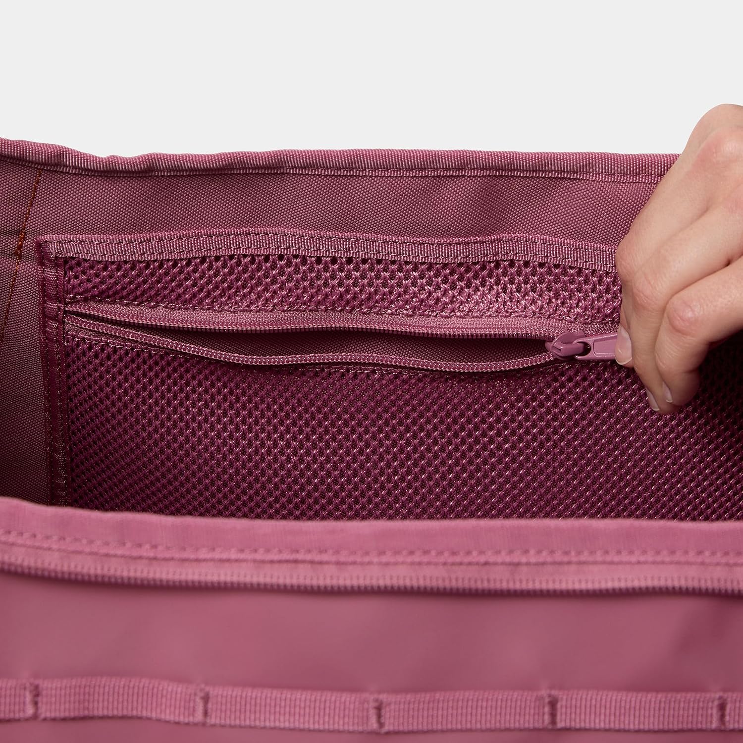 Thumbnail 3 de Helly Hansen Unisex HH Duffel Bag 2 70L: a practical 2-in-1 travel companion