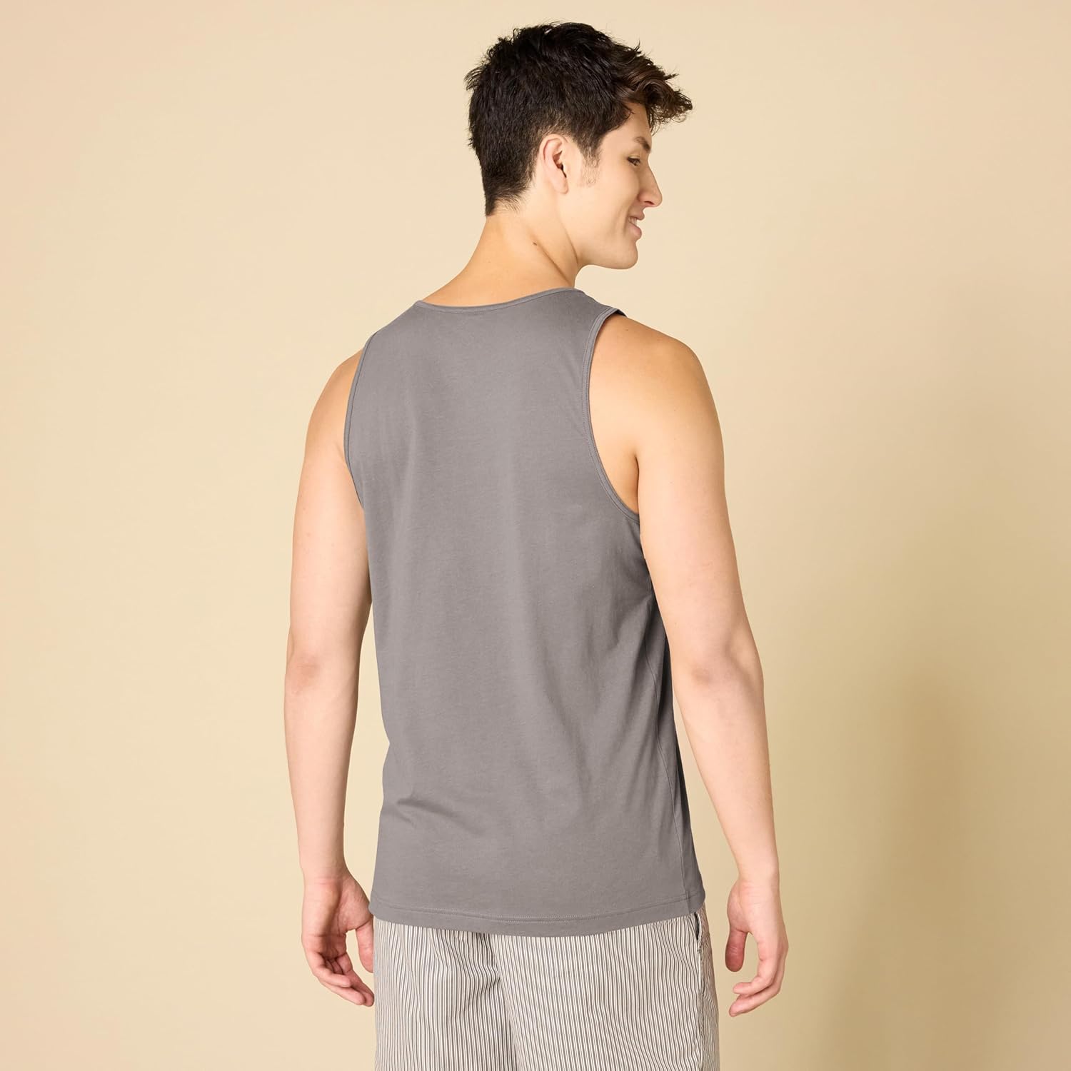 Thumbnail 1 de Amazon Essentials Men's Regular-Fit Vest (Tank Top)