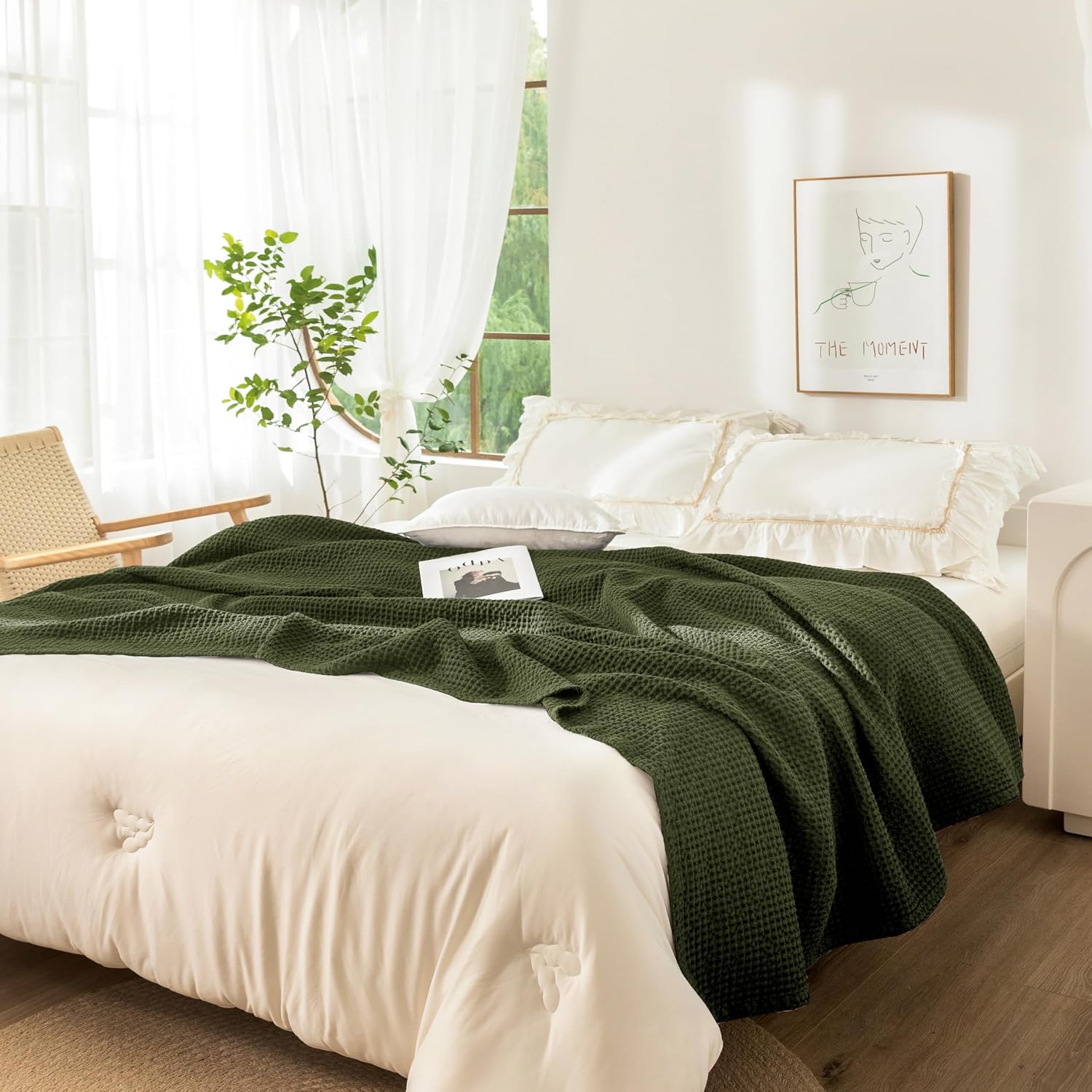 Detalle 2 de CHUFFED 100% Baumwolle Decke 220 × 240 cm – Olivgrün, weiche und atmungsaktive Waffel-Decke
