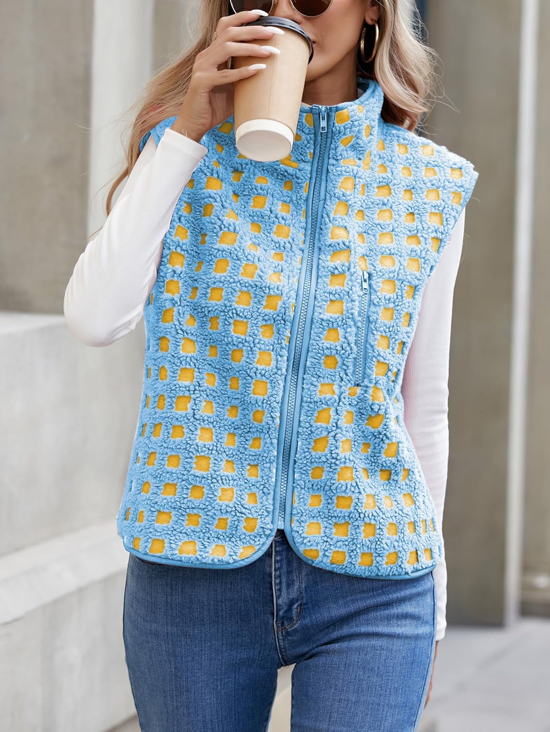 Detalle 2 de iChunhua Women's Plaid Sherpa Fleece Gilets: Lightweight Yet Warm Layering Vest