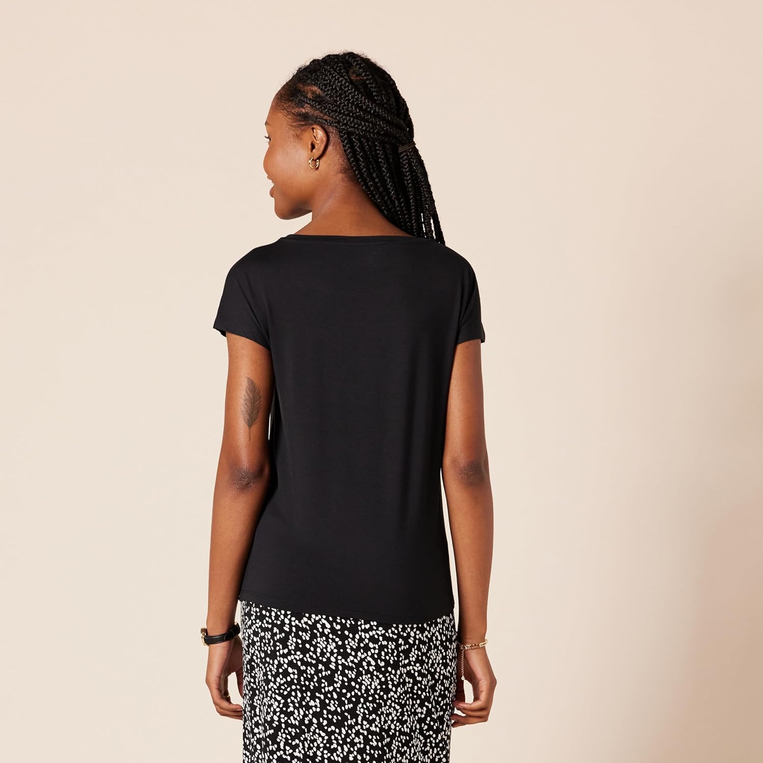 Thumbnail 3 de Amazon Essentials Damen Regular-Fit Kurzarm-T-Shirt mit U-Boot-Ausschnitt – Jersey-Damen-Tee