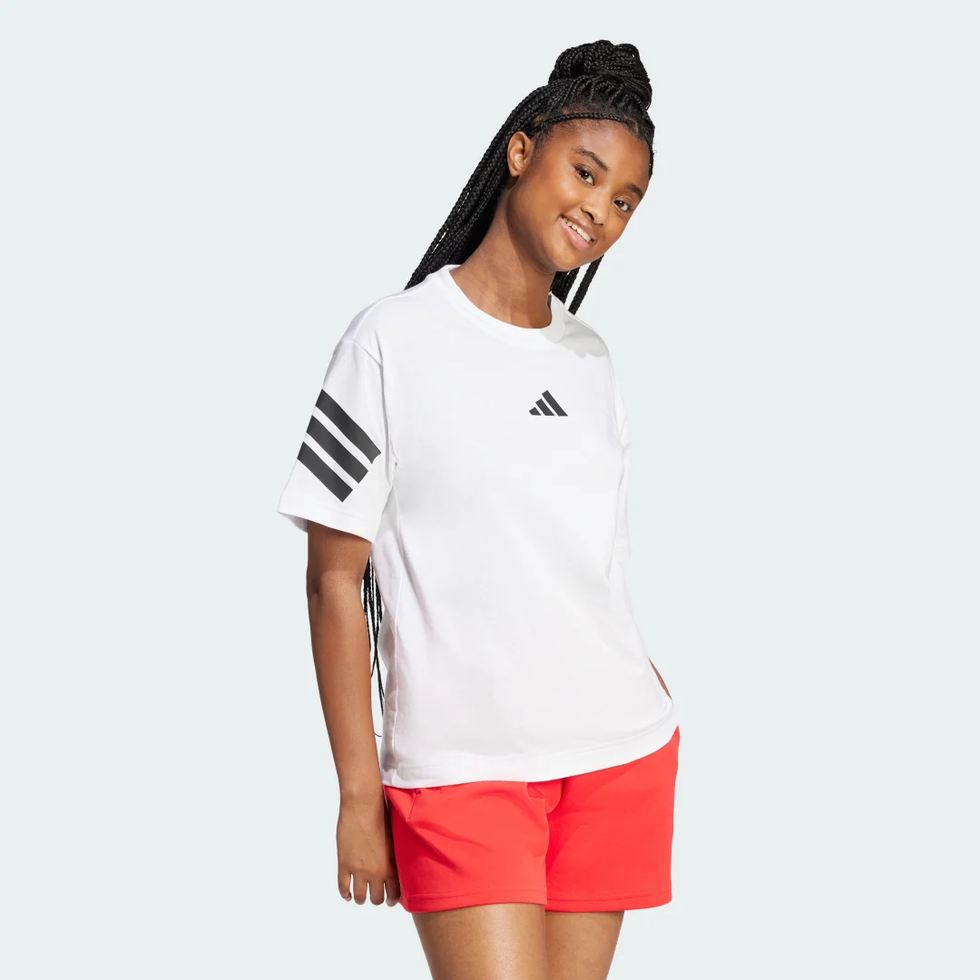 Detalle de Camiseta Future Icons 3 bandas – Adidas (Blanca)
