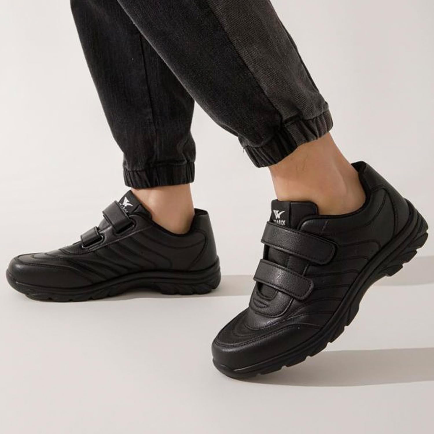 Detalle de JOMIX Scarpe con Strappo Uomo: comodità e versatilità per sport e passeggiate