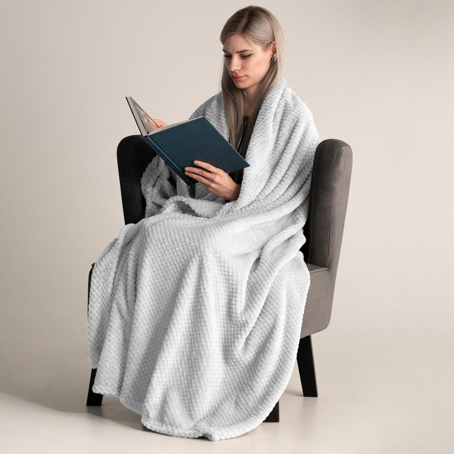 Detalle de DecoKing Couverture Polaire 220 x 240 cm – Plaid Doux en Microfibre