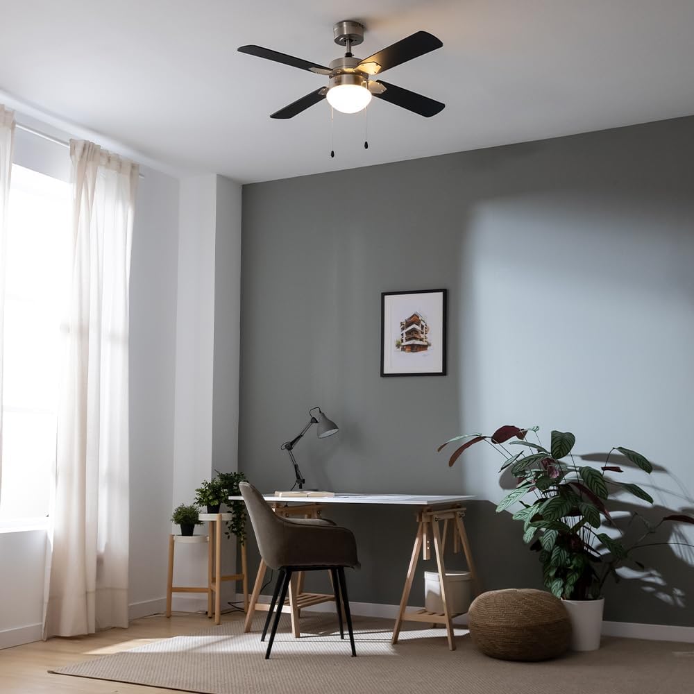 Detalle de Cecotec EnergySilence Aero 450 IronBlack da soffitto con luce, 50 W, 106 cm e 3 velocità