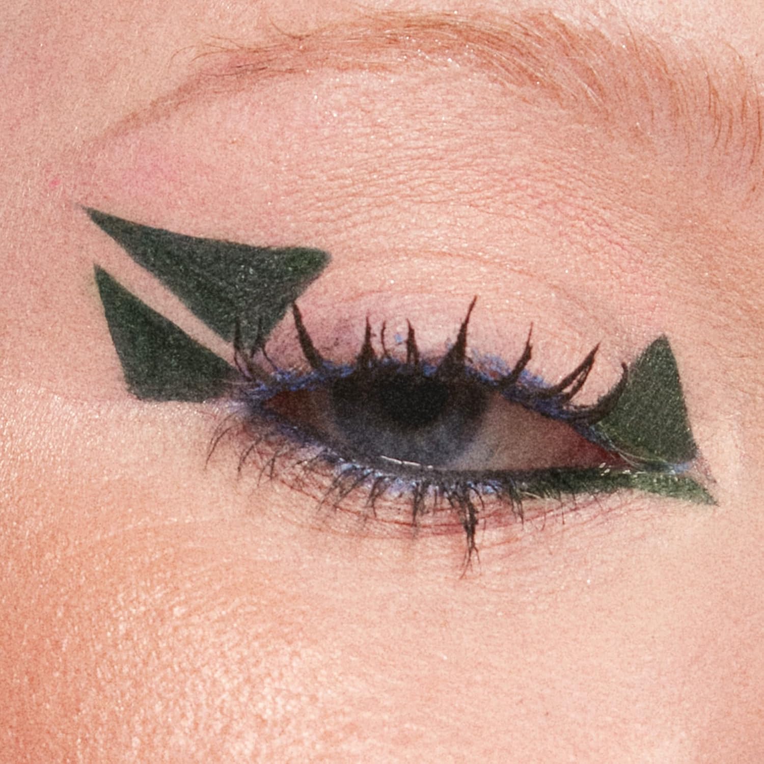 Detalle 2 de The Color Pen 759 Eyeliner 10h 💄