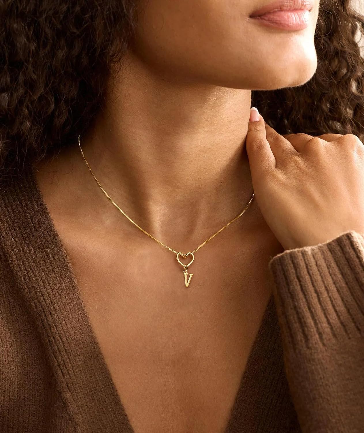 Detalle de ZOERAY Initial Necklace, 14K Gold-Plated