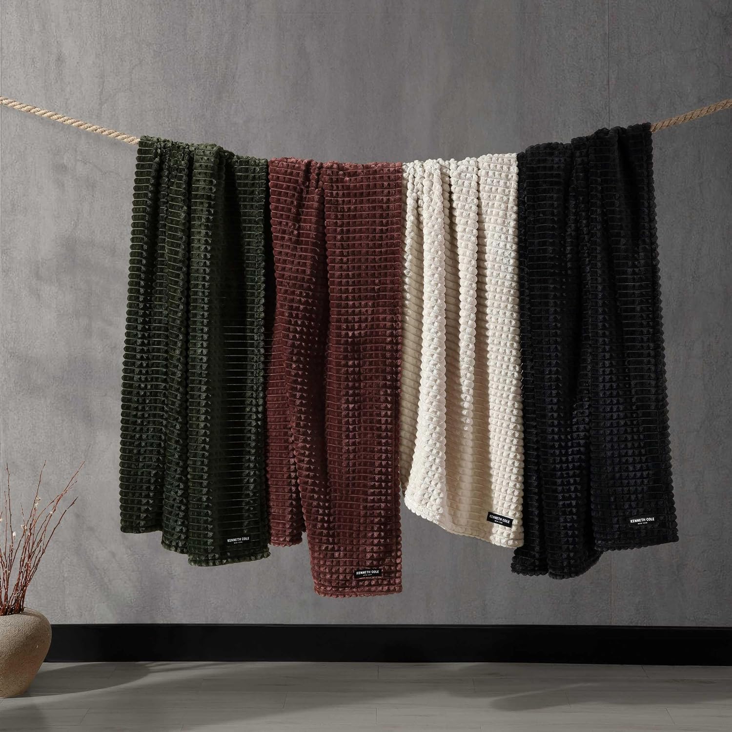 Detalle 2 de Kenneth Cole Throw Blanket 50" x 60" ๐