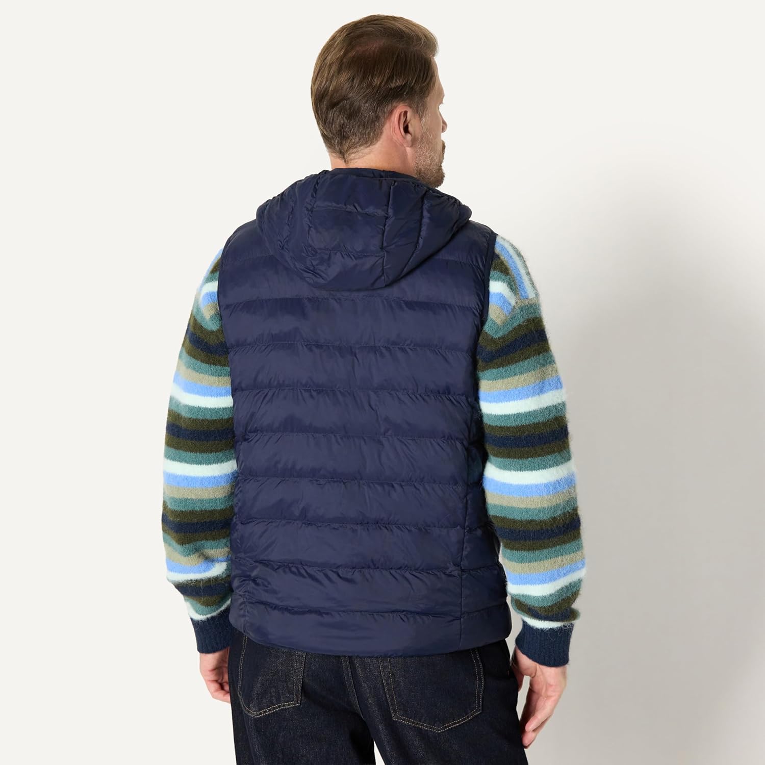Thumbnail 2 de Amazon Essentials men’s regular-fit lightweight water-resistant hooded gilet