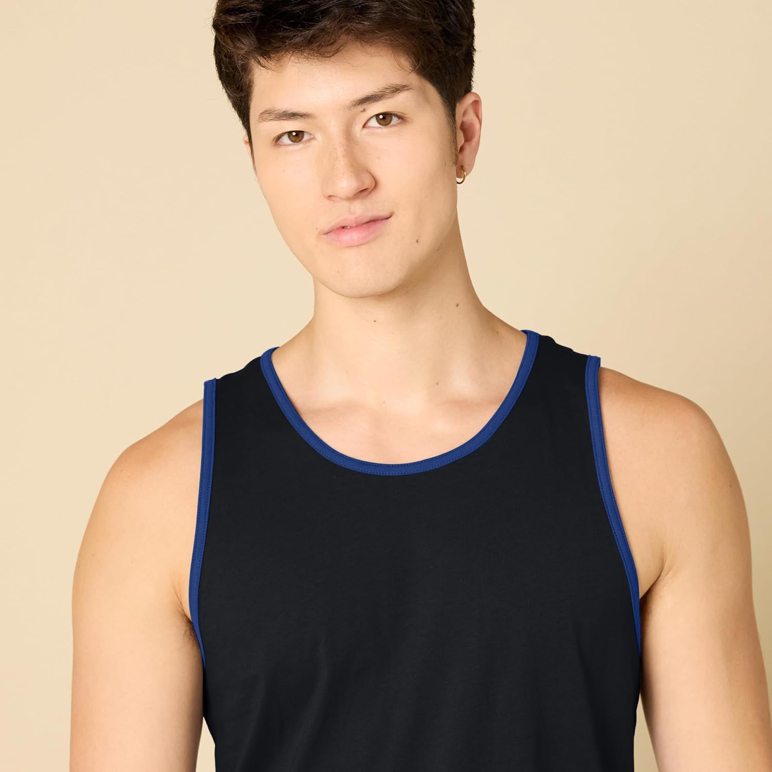 Detalle 2 de Amazon Essentials Herren Tanktop, Normale Passform – Bequemes Basic für heiße Tage