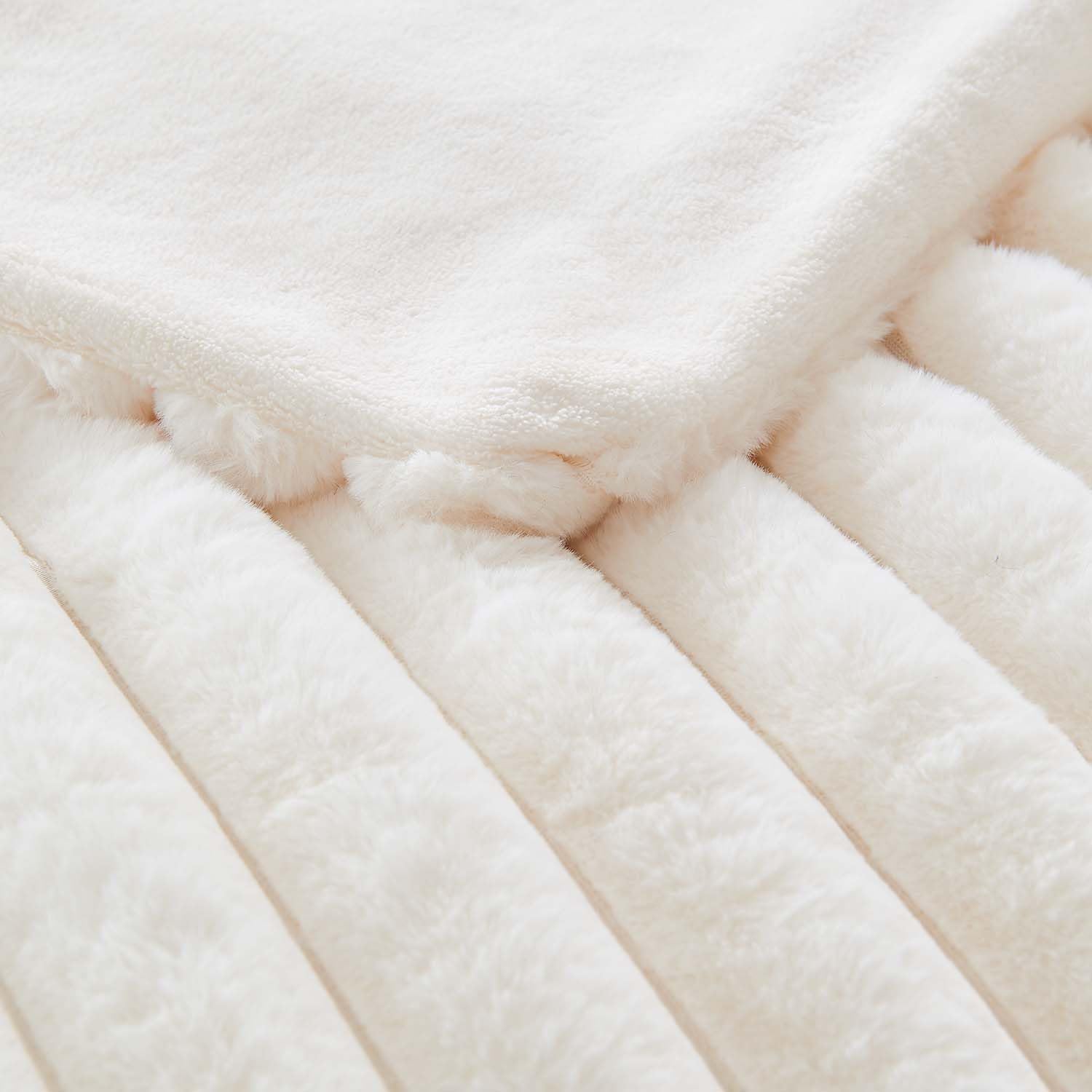 Detalle de Lotus Karen Queen Size Faux Rabbit Fur Blanket, Striped Cream White, 90 x 90 Inches