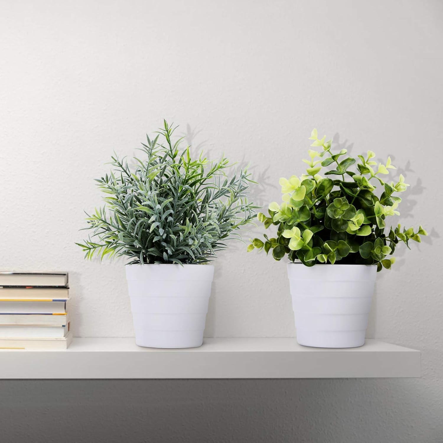 Detalle de Meneco Small Fake Plant in Pot – Eucalyptus Green