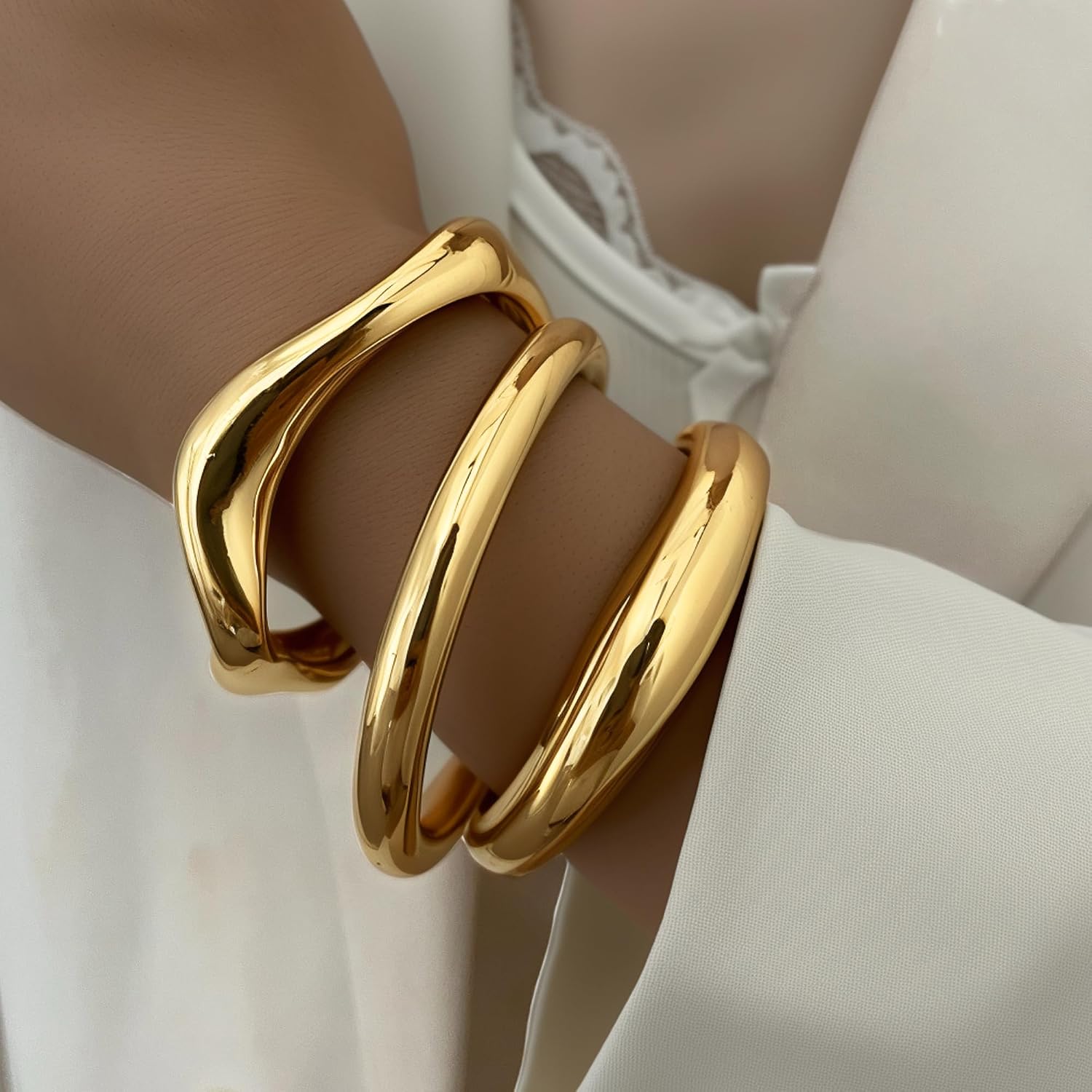 Detalle 2 de Gold Bangle Bracelet Set, 14K Gold Color