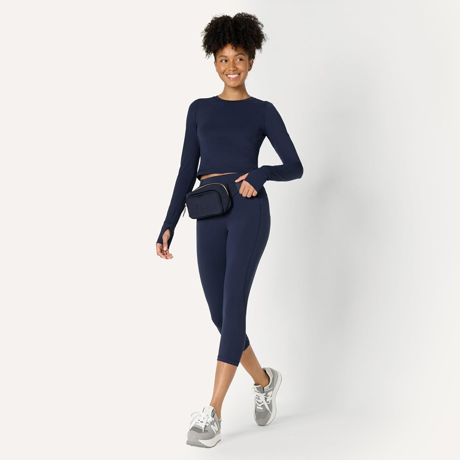 Thumbnail 4 de Amazon Essentials Damen Active FormFlex Buttery Soft Bauchfreies Layering-Workout-Top – eng, atmungsaktiv und vielseitig