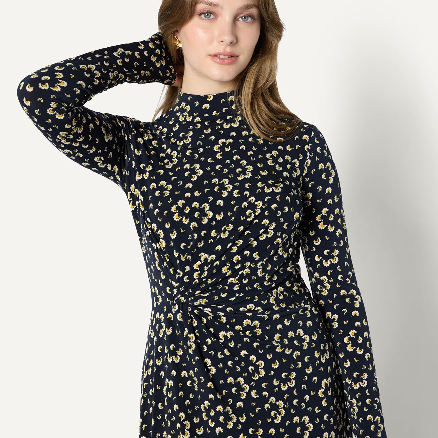 Thumbnail 4 de Amazon Essentials Damen Maxikleid mit ausgestelltem Rockteil, Taillierung & Drapierung (lange Ärmel)