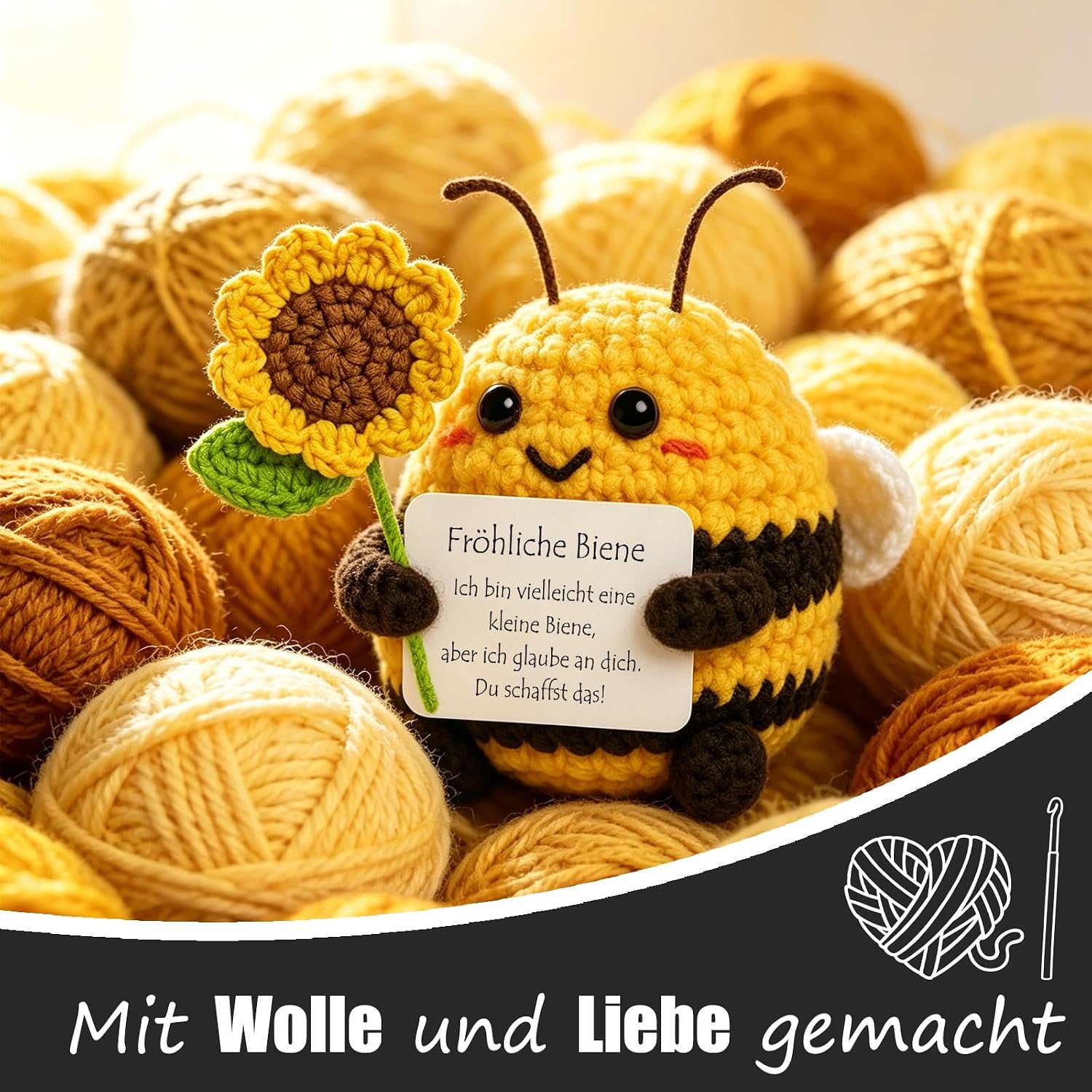 Thumbnail 4 de Tixlux Pocket Hug Fröhliche Biene mit Sonnenblumenstrauß – Strick-Dekofigur & Umarmungs-Glücksbringer