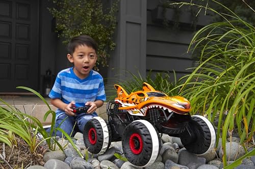 Thumbnail 1 de Hot Wheels Monster Trucks Tiger Shark l'Inarrestabile – Veicolo radiocomandato 1:15 4x4 per bambini 4+ anni (HGV87)