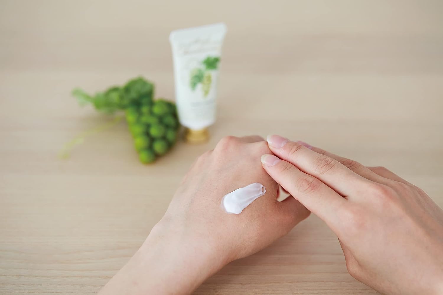 Detalle de グローバル プロダクト プランニング シャルドネ ハンドクリーム 白ぶどうの香り 30mL