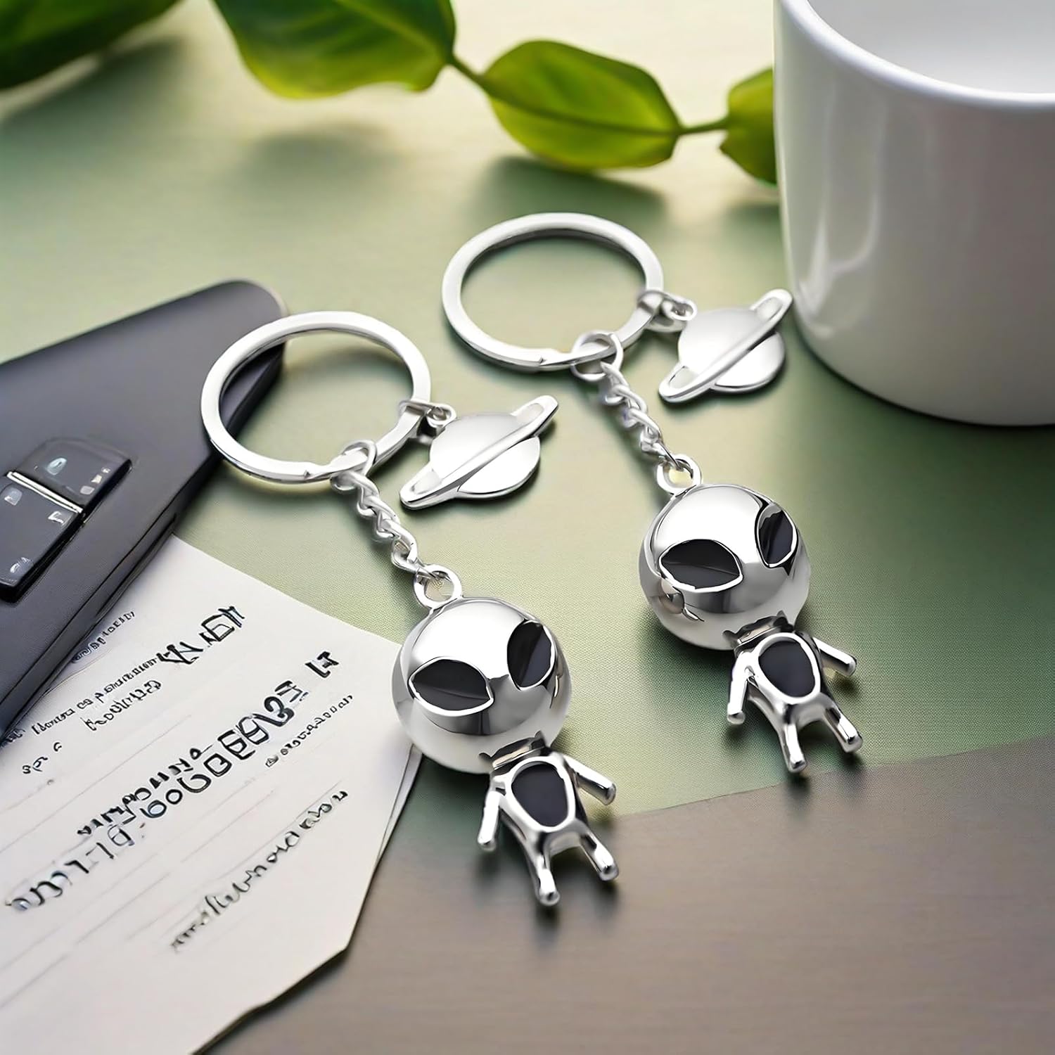 Detalle de MUAMAX Aliens Space Keychain – Zinc Alloy Alien Keyring for Keys, Bags and Backpacks