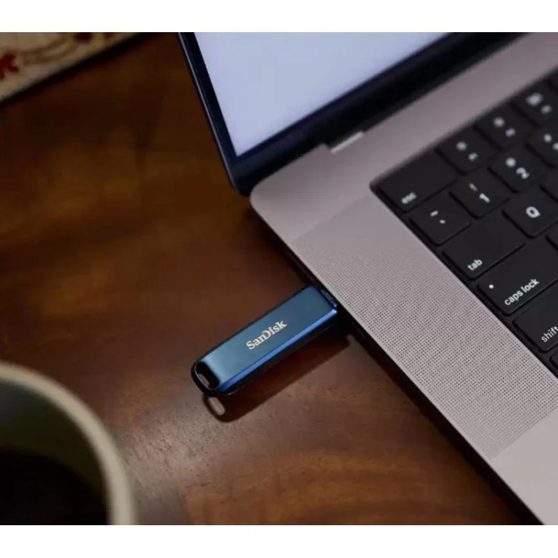 Detalle de SanDisk iXpand 64 GB USB Type-C / Lightning azul