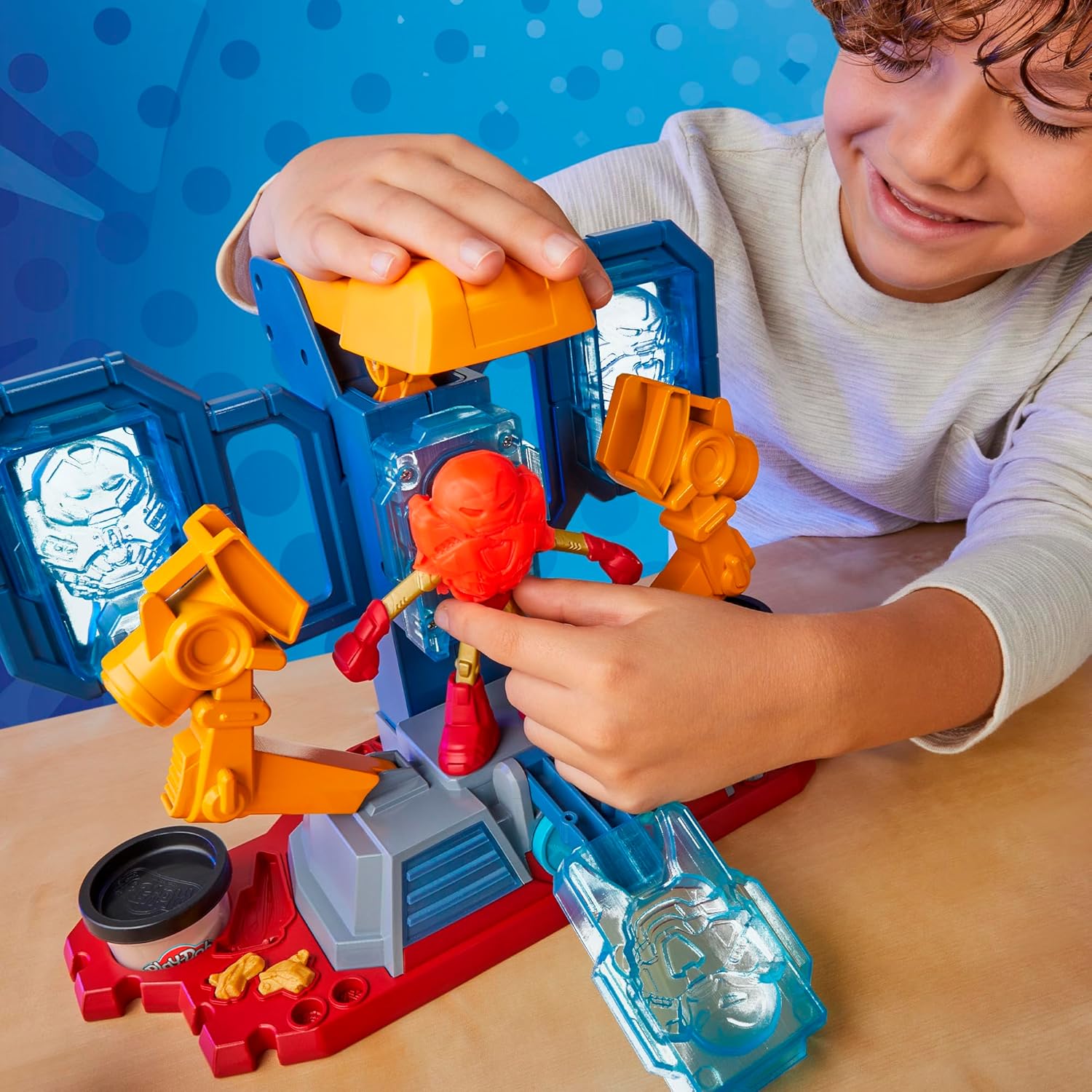 Thumbnail 4 de Play-Doh Marvel Iron Man Armor Maker Lab Playset with Lights and Sounds