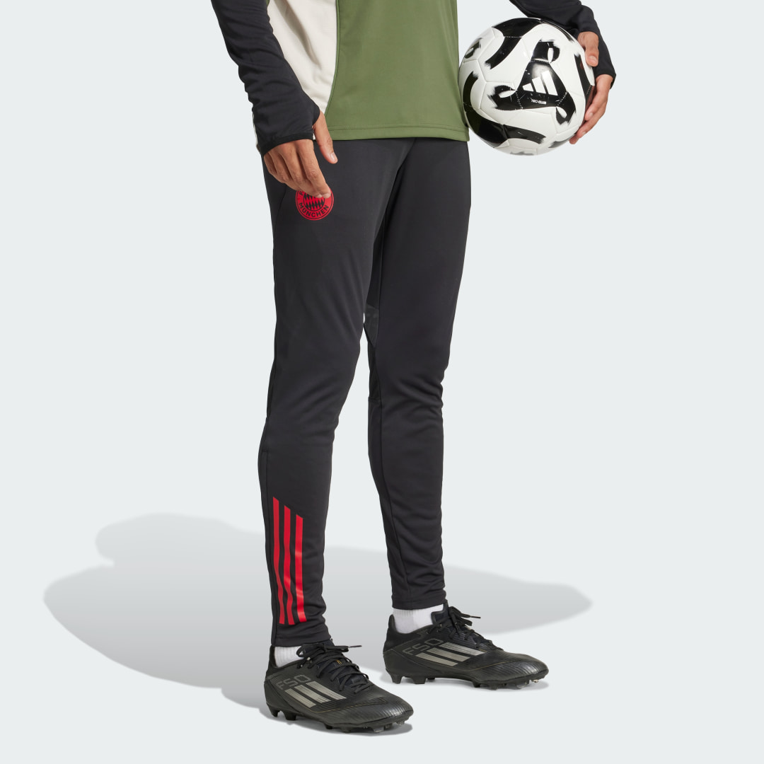 Detalle de Pantalón de entrenamiento FC Bayern Tiro 25 Competition – Adidas