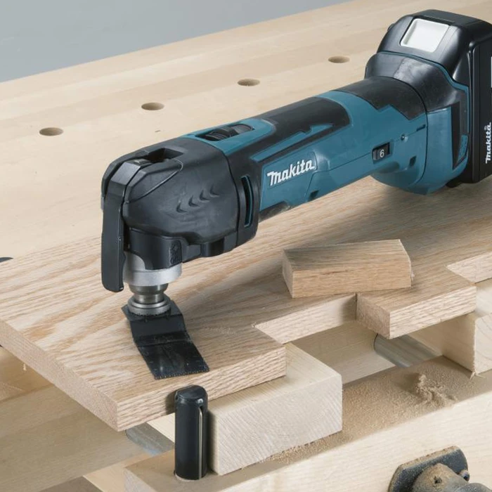 Detalle de Makita DTM51ZJX3 (ohne Akku): Leistungsstarkes Multifunktionswerkzeug für Renovierung und Umbau