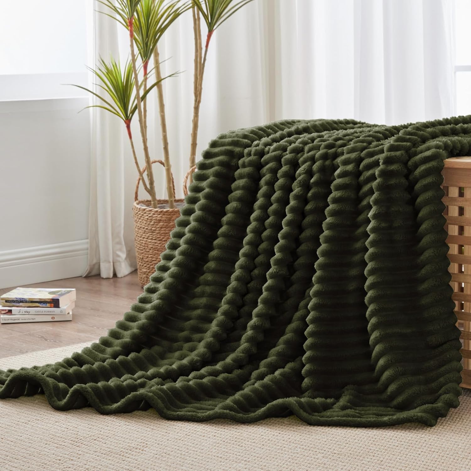 Thumbnail 6 de BEDELITE Fleece Throw Blanket for Couch – 300GSM Soft & Warm Olive Green Stripe