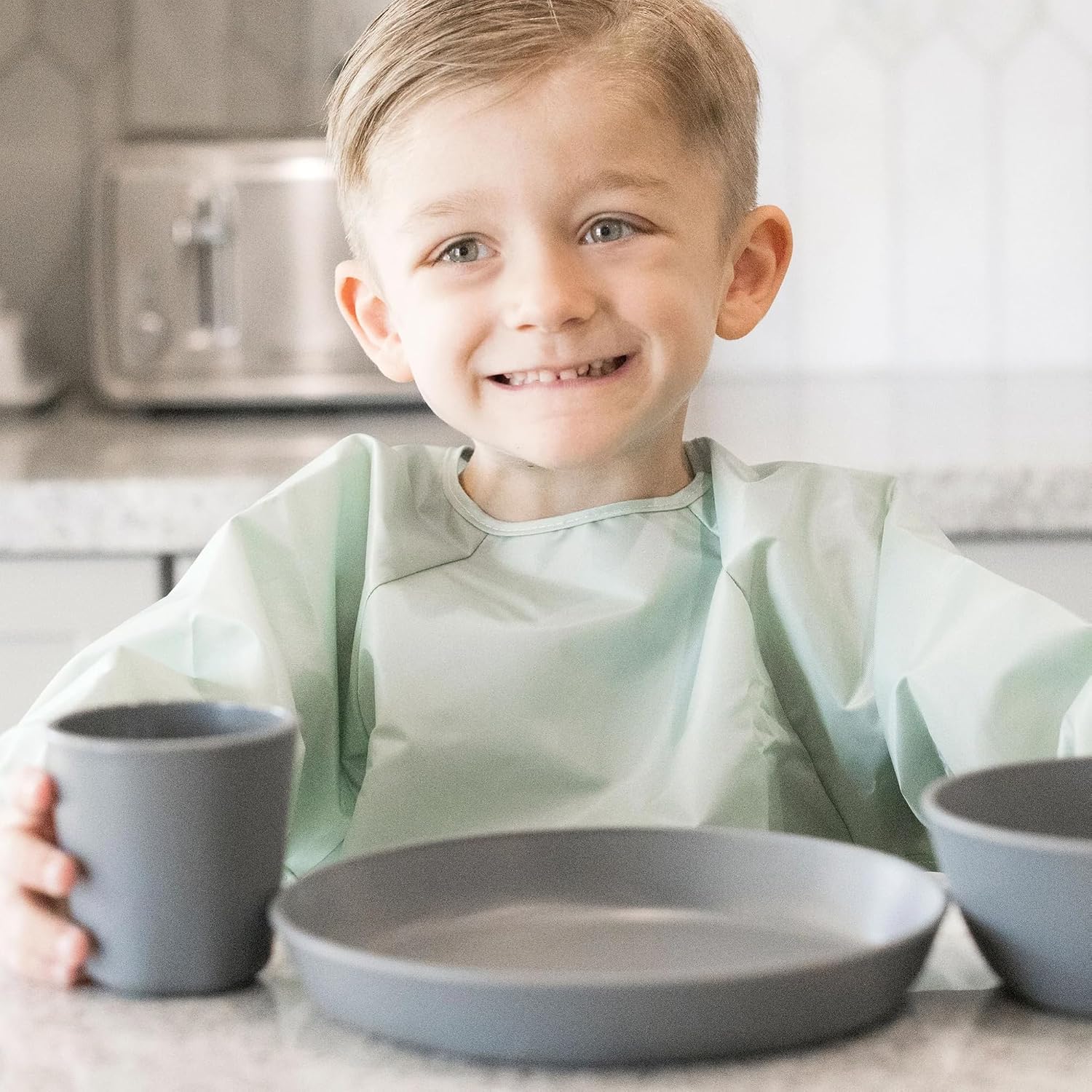 Detalle 1 de Tiny Twinkle Long Sleeve Bibs, 2-Pack Waterproof Smocks, Sage/Charcoal, 6–24M