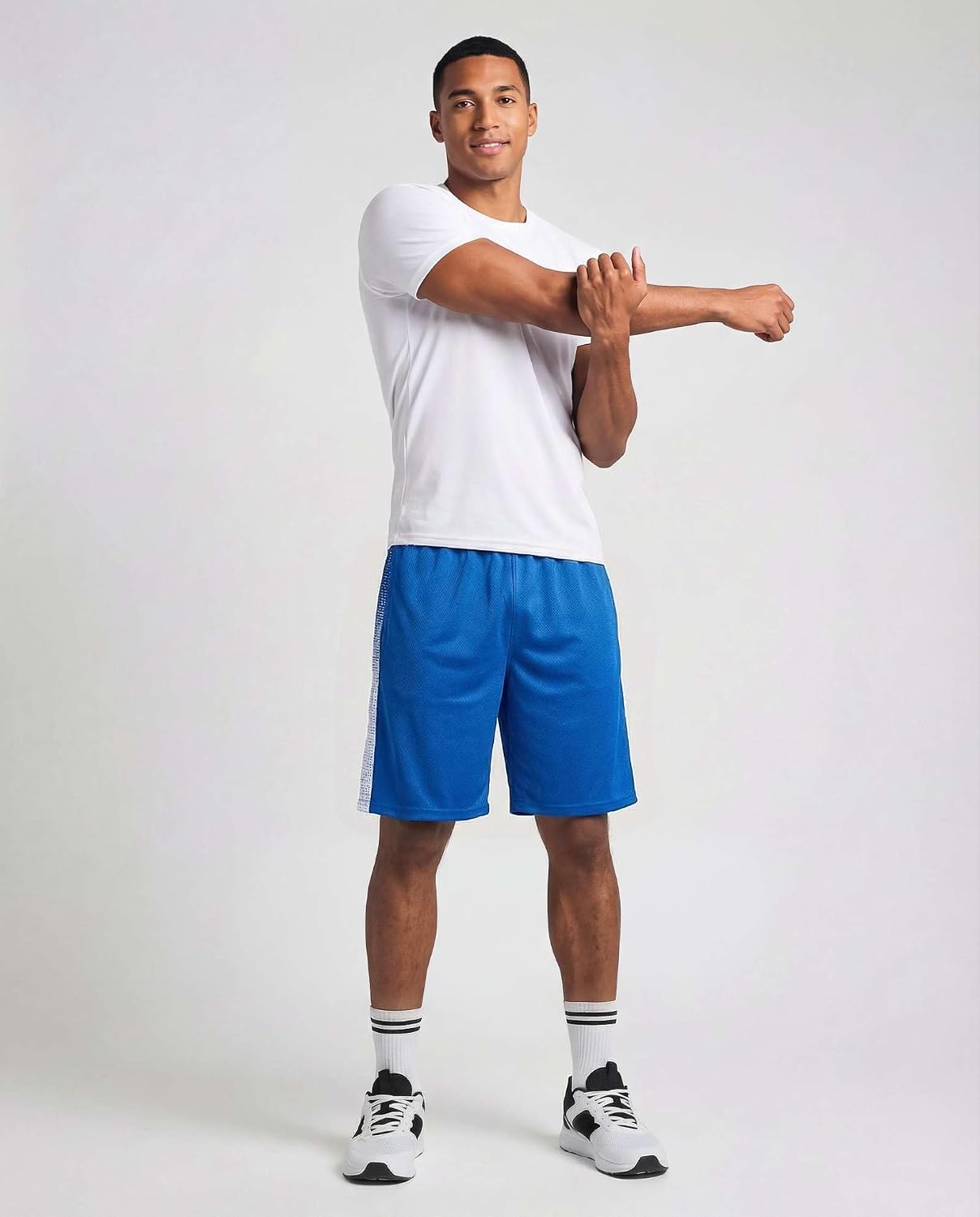 Detalle de Real Essentials 5 Pack: Men’s 9" Mesh Shorts