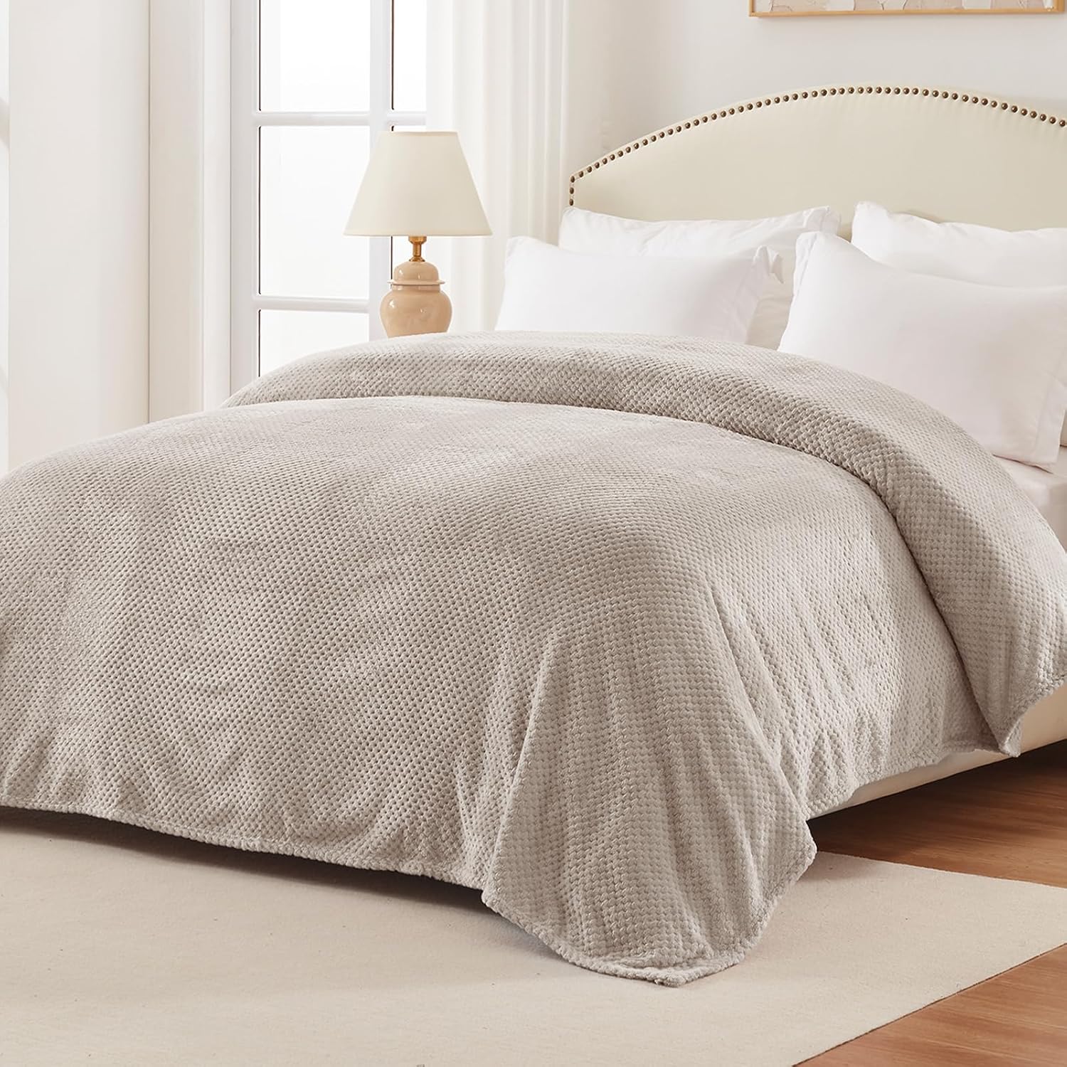 Detalle de Plaid couverture polaire extra large façon gaufrée Camel (220x240 cm) – doux et chaud pour canapé et lit