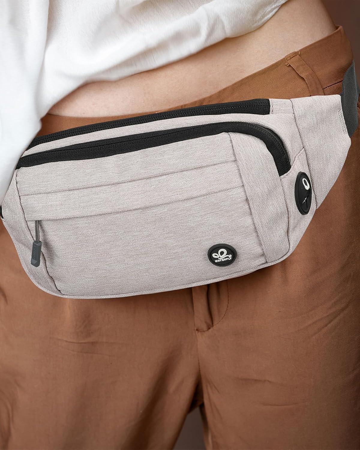 Detalle de WATERFLY Bauchtasche / Hüfttasche klein für Herren & Damen – Sport-Bum-Bag in Beige mit Verlängerungsgurt