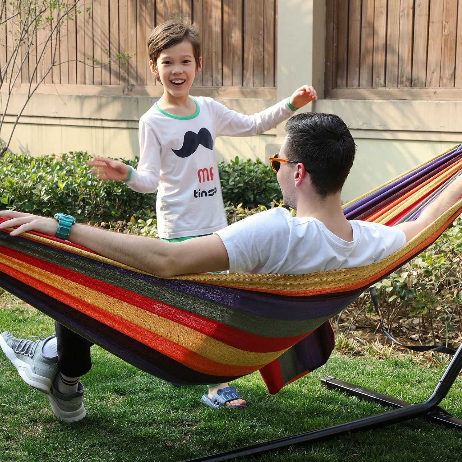 Detalle 2 de SONGMICS GDC210 Amaca da Campeggio - Branda sospesa 300 kg, Multicolore Strisce
