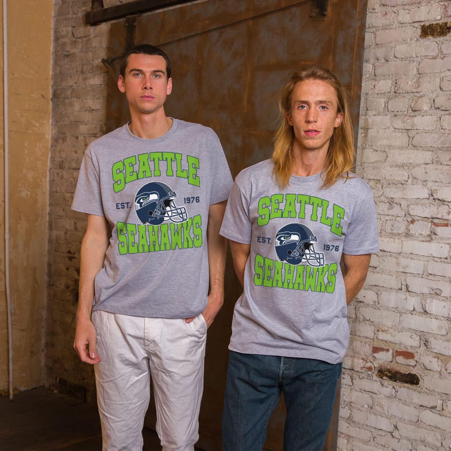Detalle de Junk Food Team Helmet Officially Licensed Short Sleeve Football Fan Shirt (Seattle Seahawks) for Men and Women