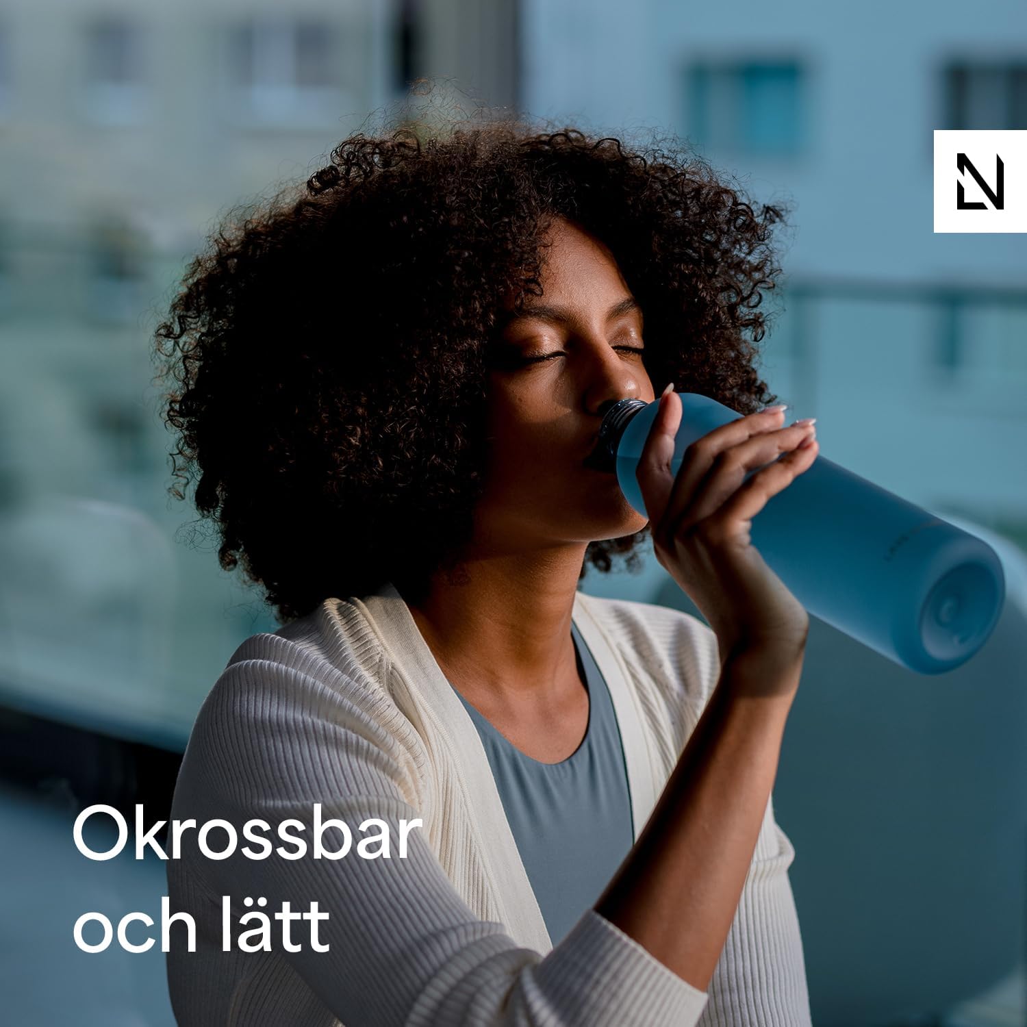 Thumbnail 1 de LARS NYSØM Blæst vattenflaska 1 l i Tritan för kolsyrad dryck, med två lock