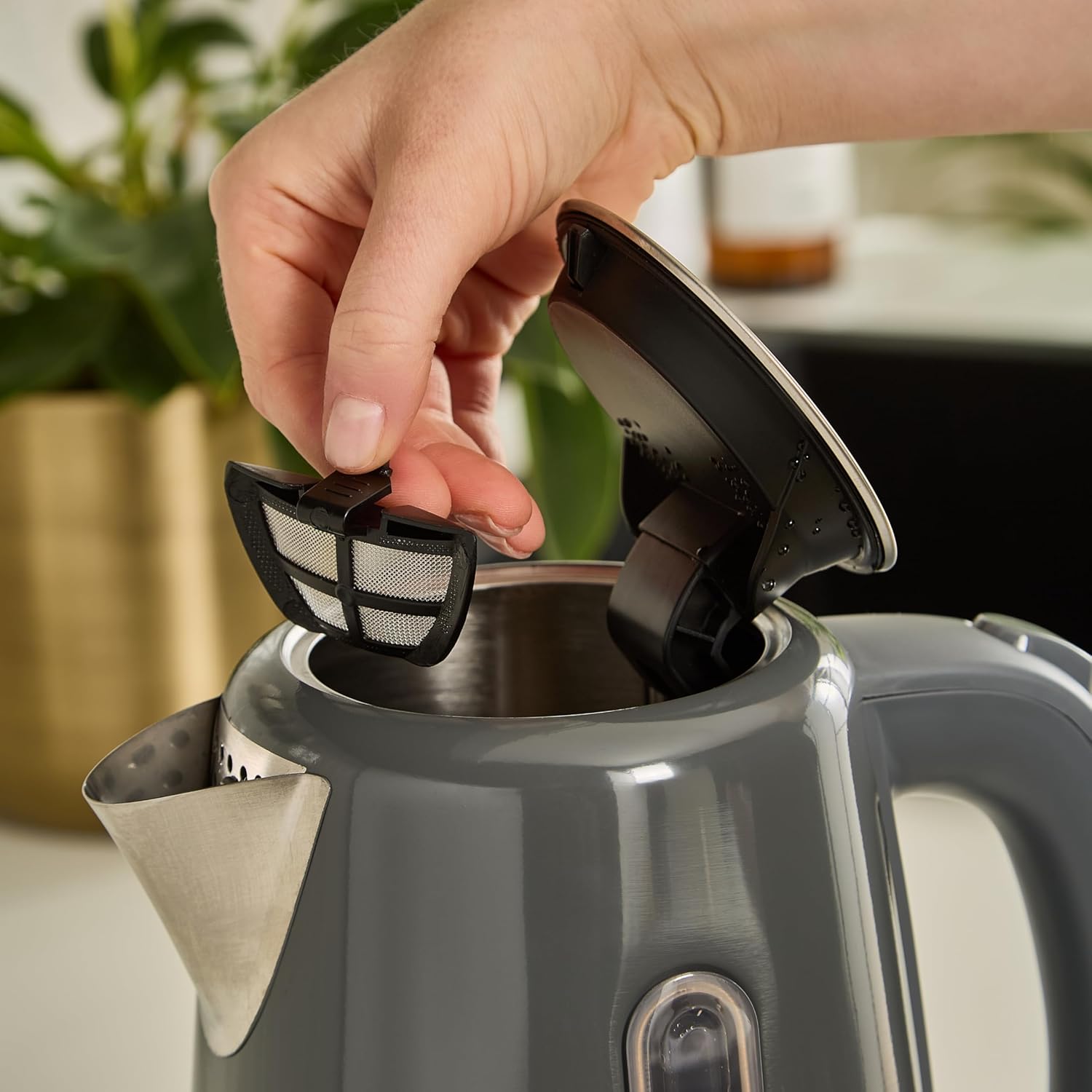 Detalle de Morphy Richards Equip Kettle (1.7L) – 3kW rapid boil, removable limescale filter, easy view water gauge, stainless steel case (Grey) 102787
