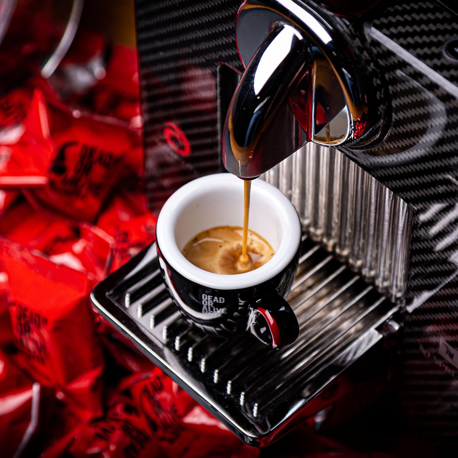 Detalle 2 de DEAD OR ALIVE COFFEE Kapseln – Starke Kaffeekapseln, Nespresso kompatibel, 50 Stk.
