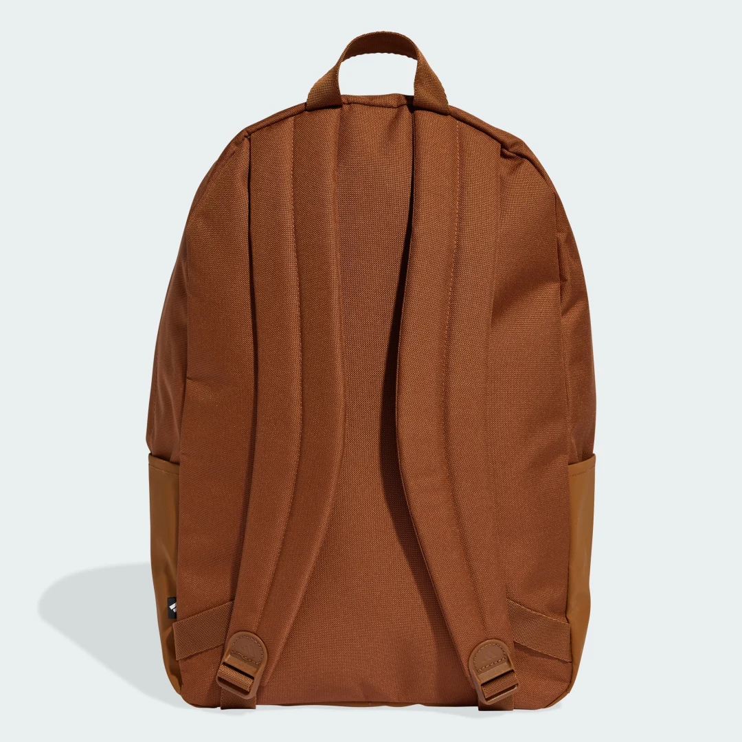 Detalle 2 de Mochila Classic 3 Bar Logo de Adidas — estilo clásico y utilidad diaria