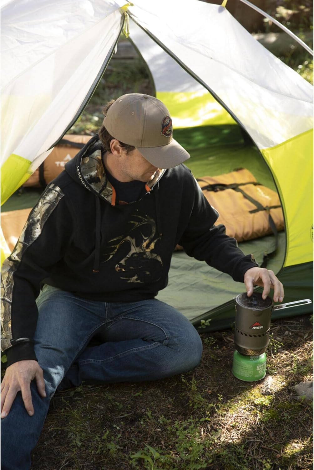 Detalle de Legendary Whitetails Camo Outfitter Hoodie – męska bluza z kapturem i kieszenią kangurką