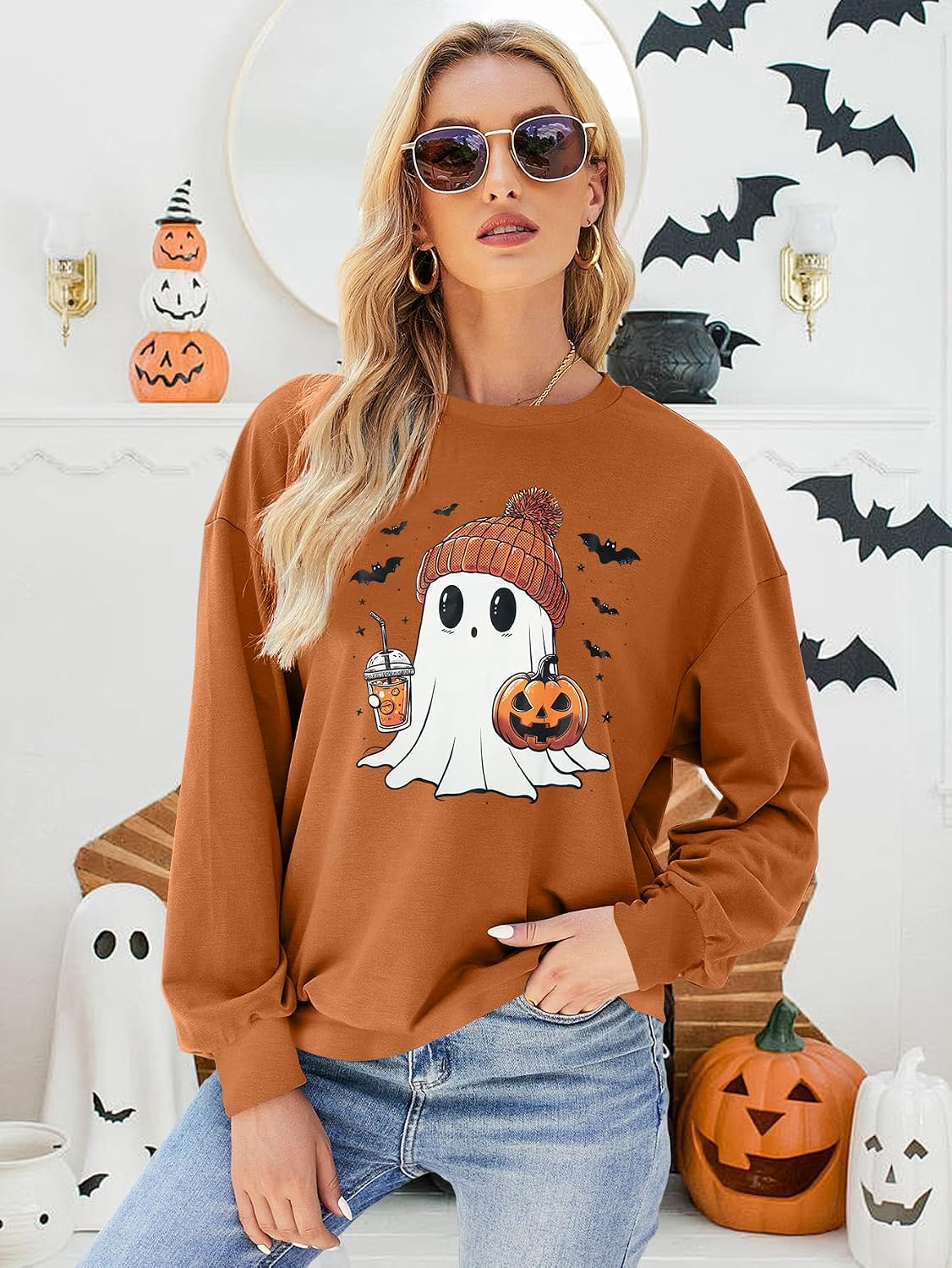 Detalle 2 de DUTUT Salem Massachusetts Oversized Women's Halloween Sweatshirt, Embroidered Crewneck