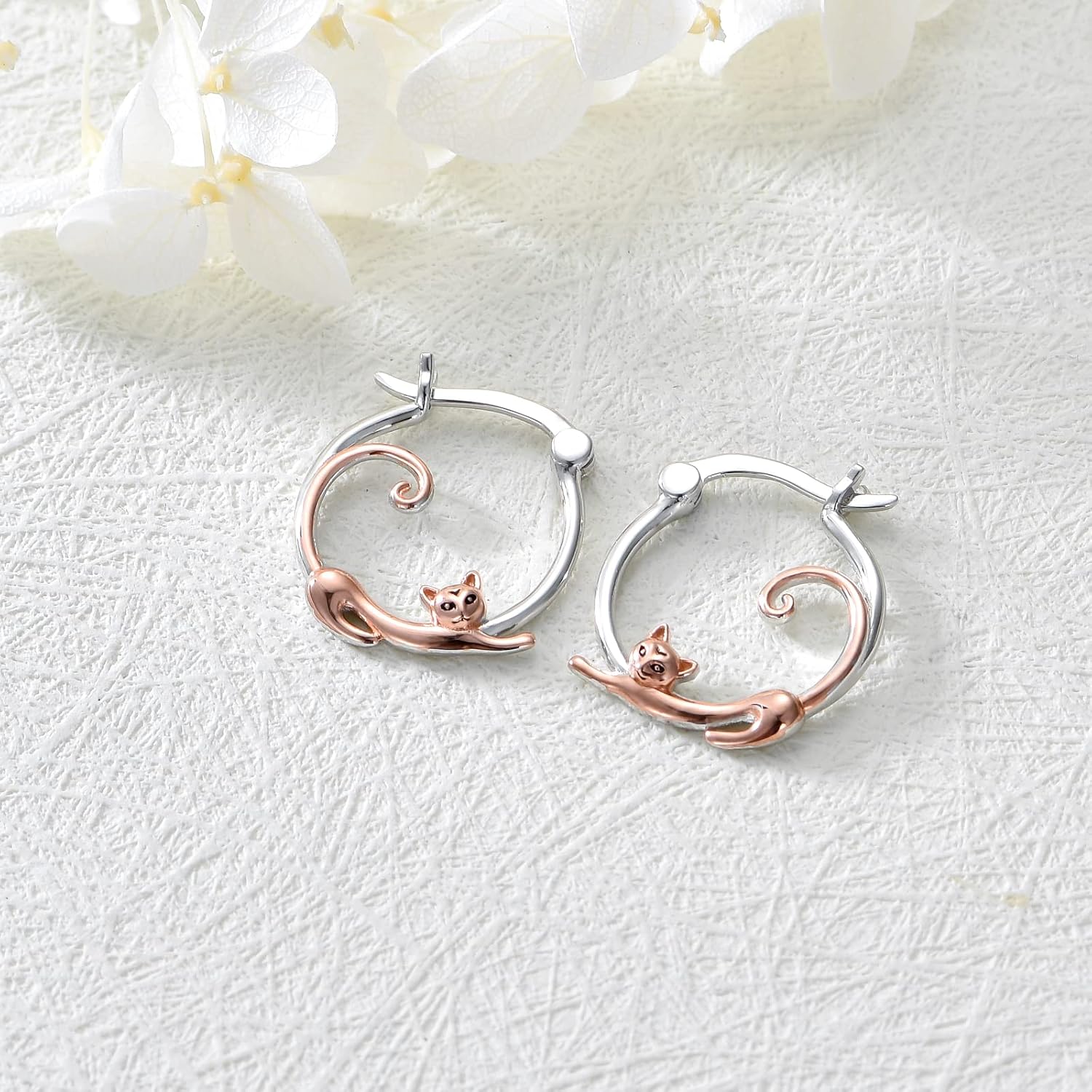 Detalle de Tierförmige Creolen aus 925 Sterling Silber – Katzenmotiv, CUPENDA Ohrringe