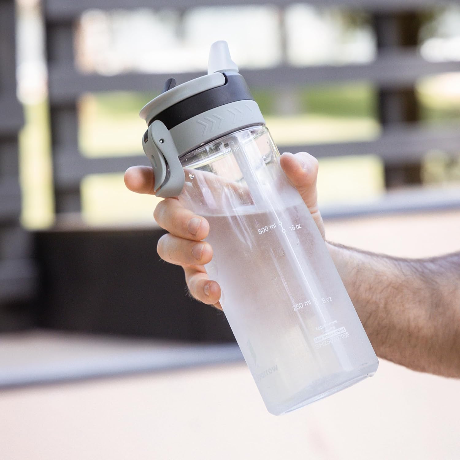 Detalle 2 de Super Sparrow Sparrow Borraccia TouchFlow senza BPA da 500 ml, 750 ml o 1 L con beccuccio a cannuccia