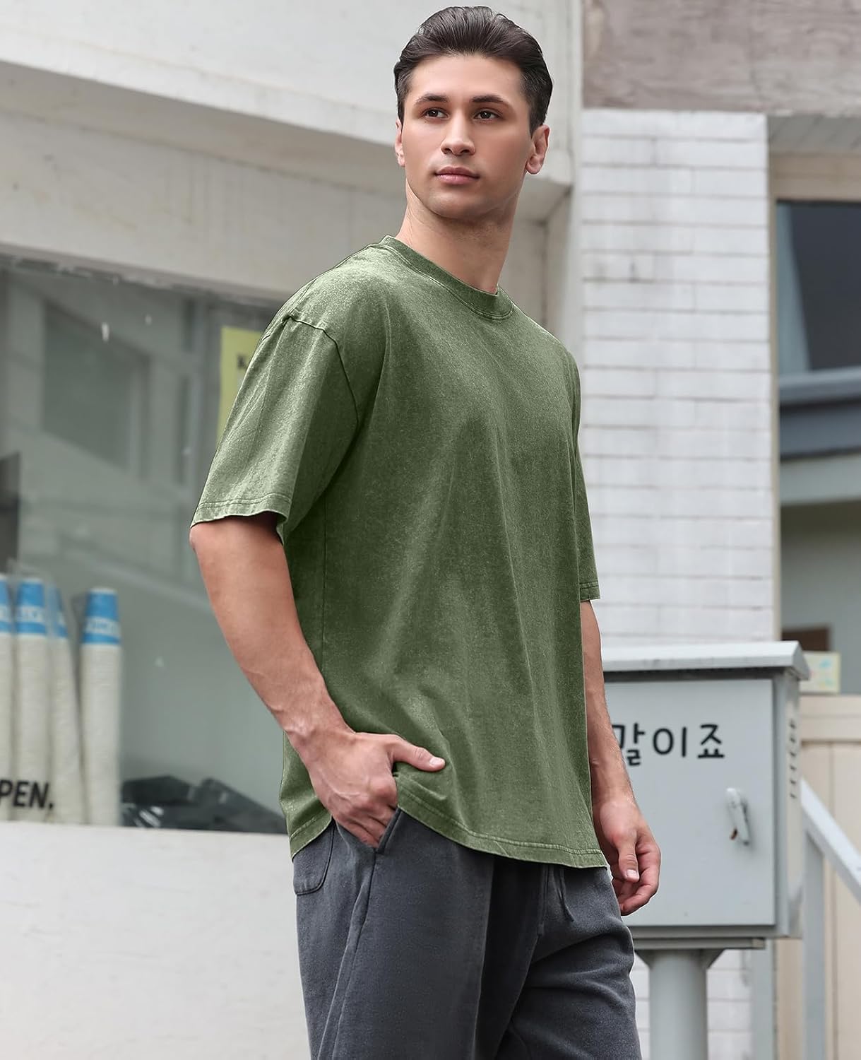 Detalle de KEEPSHOWING oversized acid wash tee
