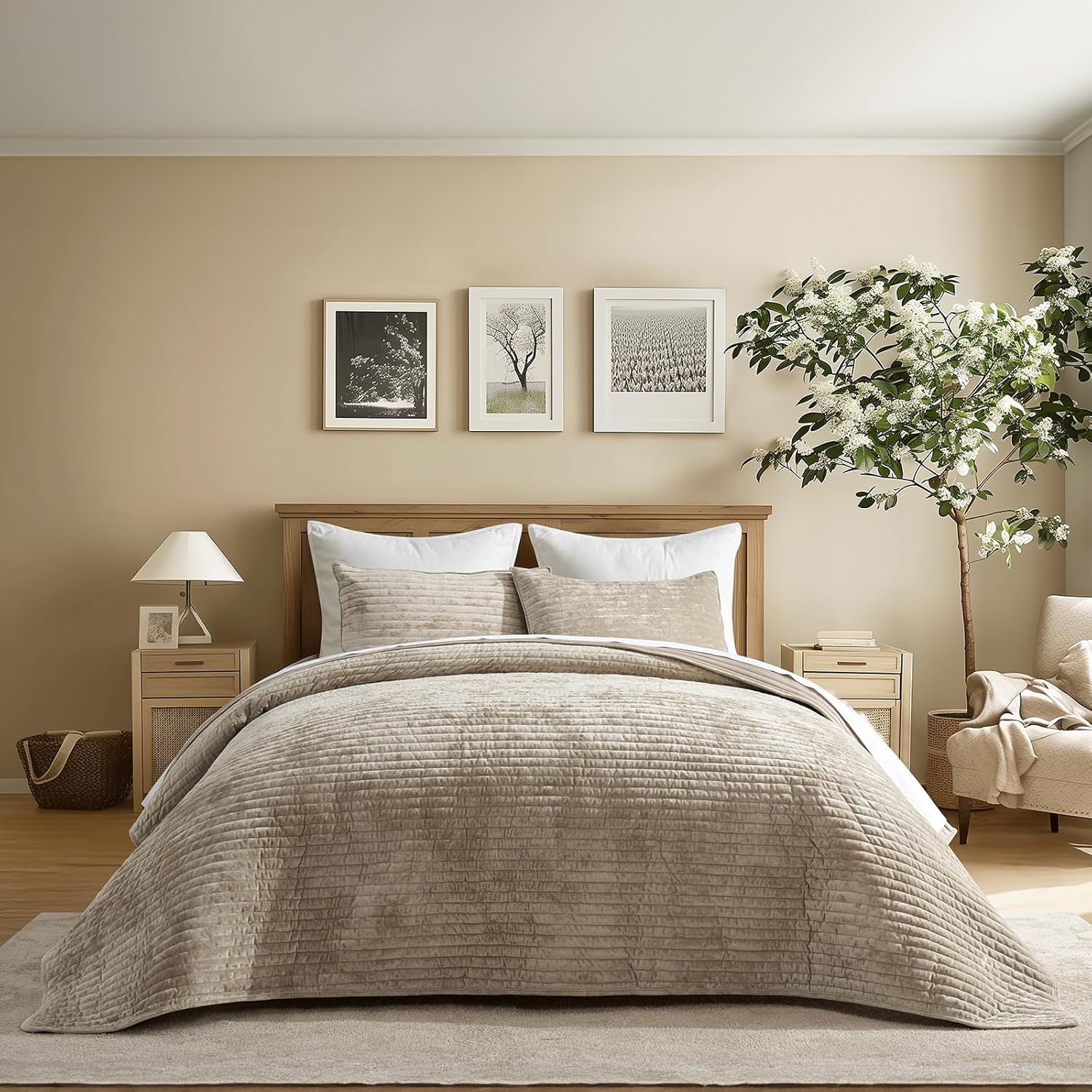 Detalle de EVERGRACE Velvet Quilt Set King Size (Beige Taupe) – Lightweight Channel Velvet Comforter with 2 Shams