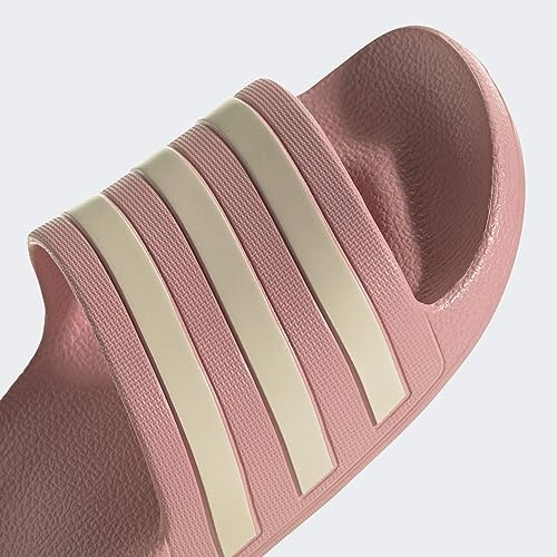 Detalle de Adilette Aqua Slides para mujer de Adidas — Mauve/Wonder White, 42 EU