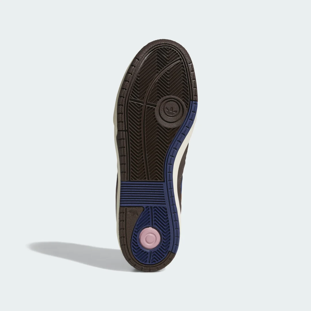 Detalle 2 de Zapatilla TYSHAWN II de Adidas — estilo y comodidad para el día a día