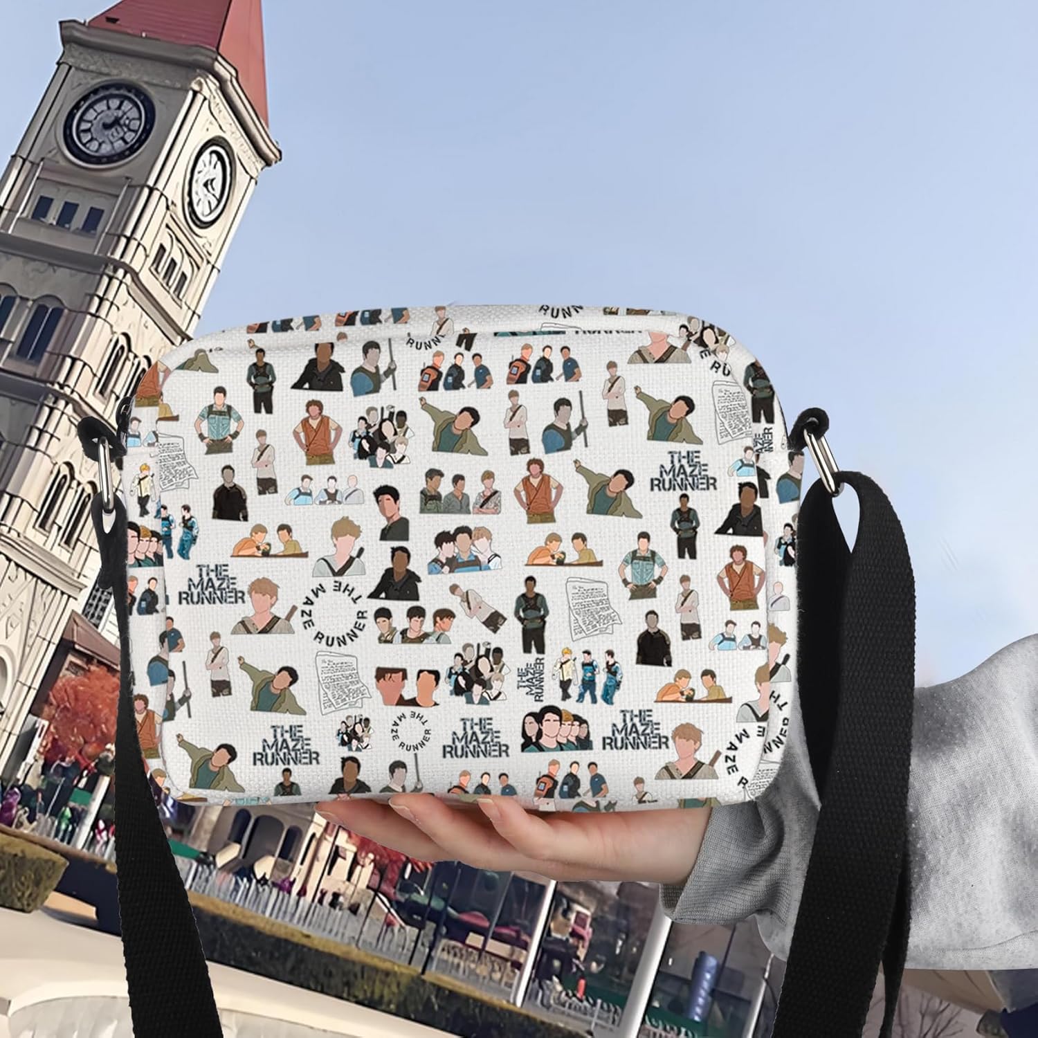 Detalle de PXTIDY Maze TV Runner Characters Crossbody Bag – Compact Everyday Tote