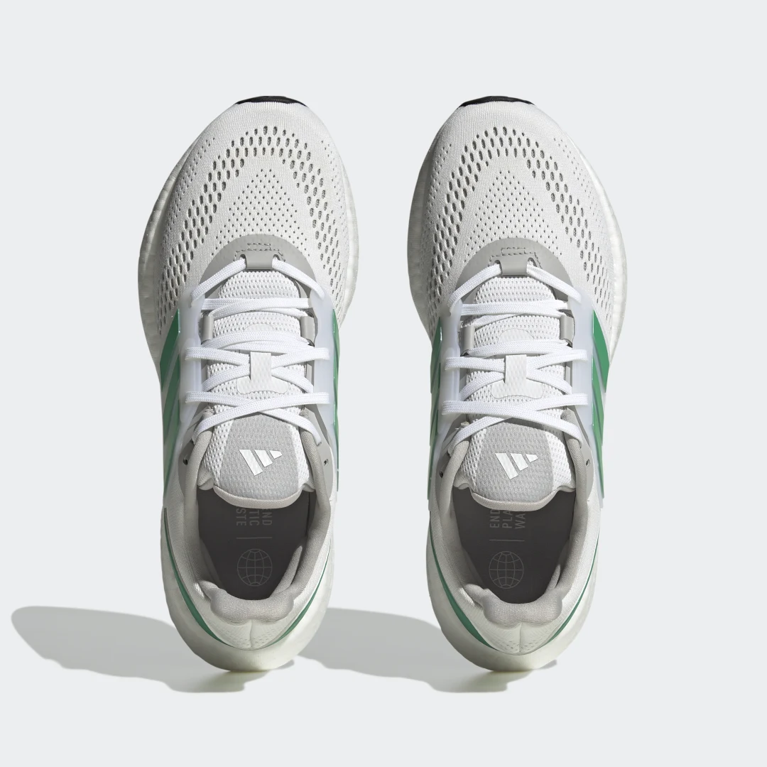 Detalle 2 de Zapatilla Pureboost 22 de Adidas en blanco: versatilidad y comodidad para cada paso